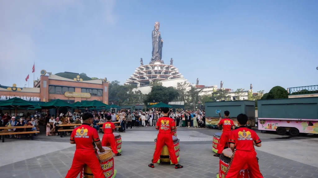 Su kien hoat dong nui ba den