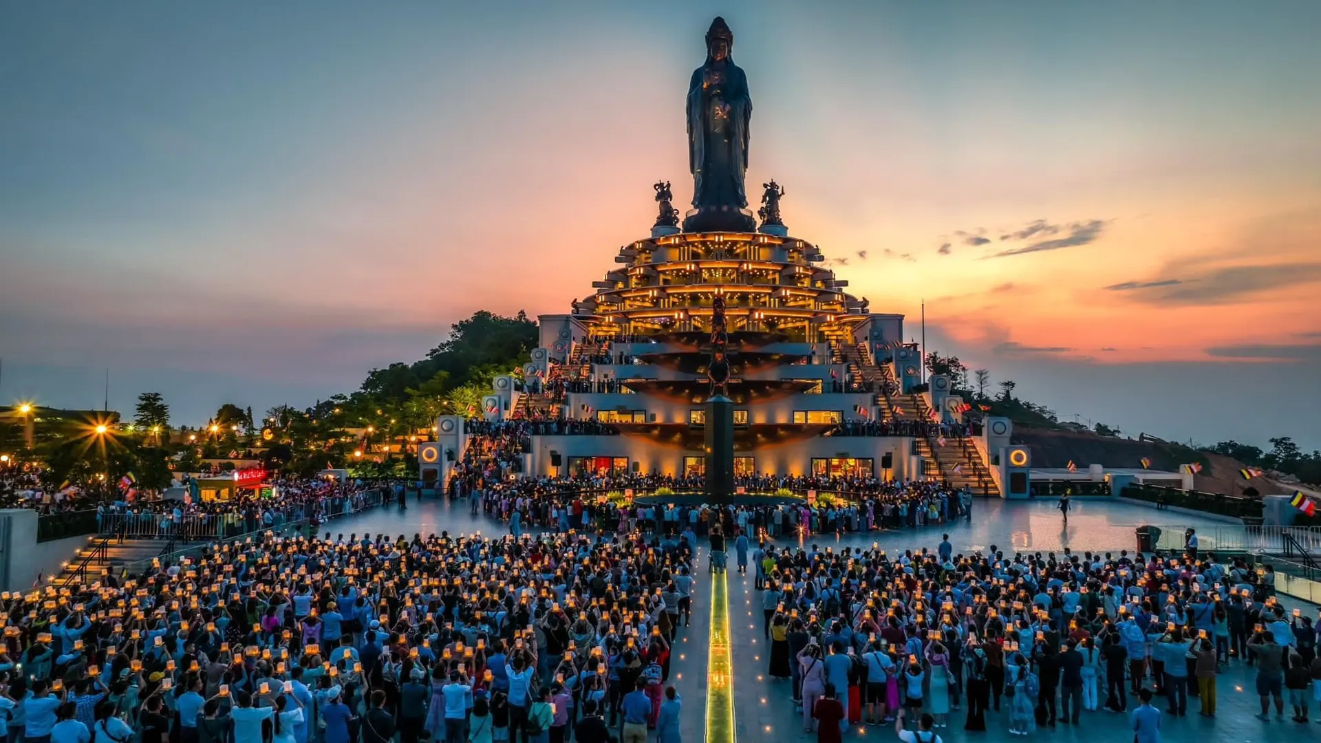 Lễ dâng đăng núi Bà Đen: Thắp sáng tâm nguyện, gửi trọn an lành