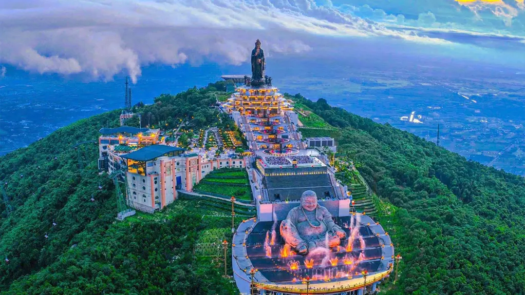 Tôn tượng Đức Phật Câu Na Hàm Mâu Ni