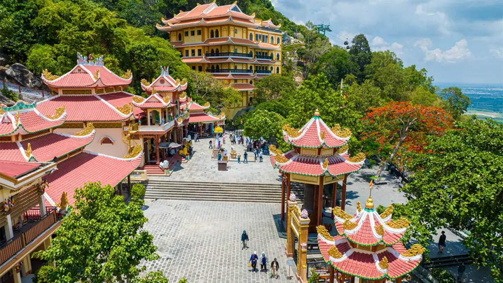 Lịch trình khám phá núi bà đen 01 ngày