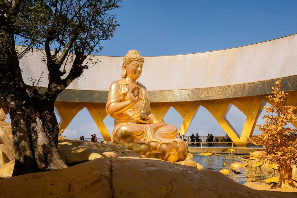 Phat qua khu Núi Bà Đen