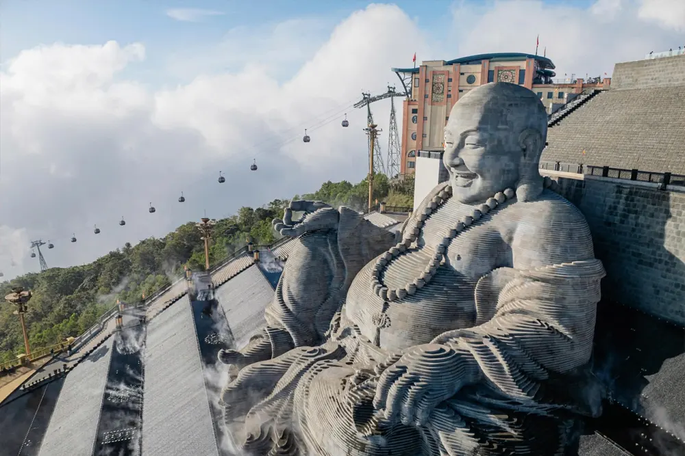 Phat tuong lai Núi Bà Đen