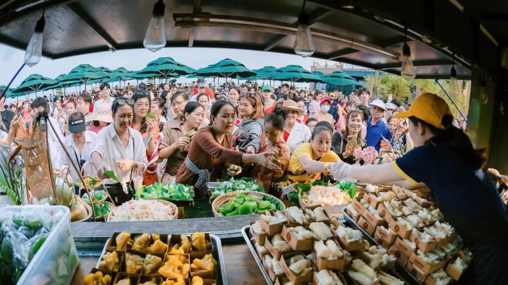 Chợ lá Núi Bà Đen